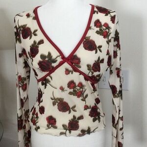 Thirty Thirty Top ..Blouse Ivory Long Sleeve w/ Red Roses Prints 🌹, Sz. L